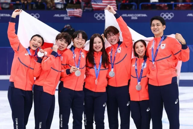 フィギュアスケート団体で日本チームは銀メダルを獲得