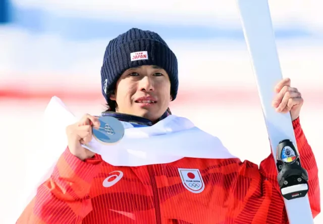 銀メダルを獲得した堀島行真選手