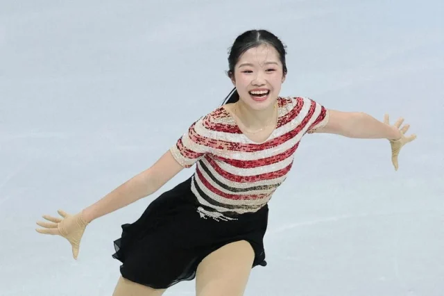 SPで演技する中井亜美選手