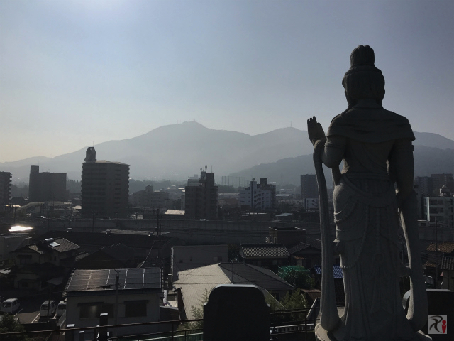 菩薩像と皿倉山