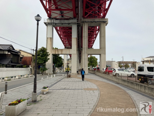 若戸大橋下の遊歩道