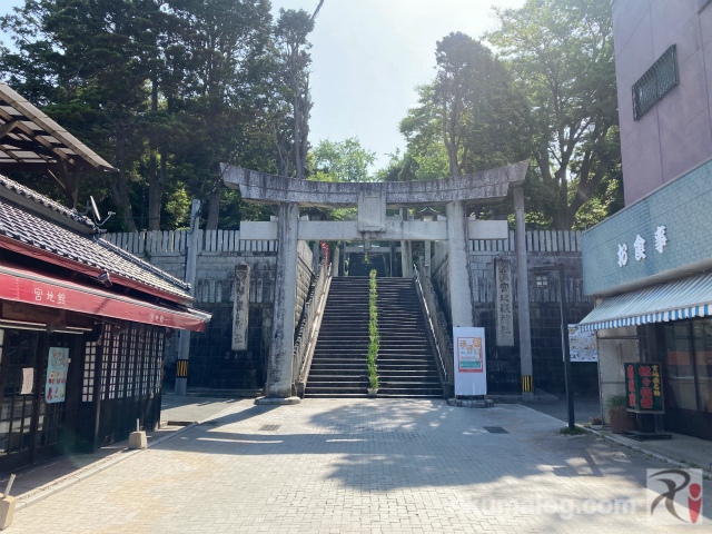 宮地嶽神社の階段入口