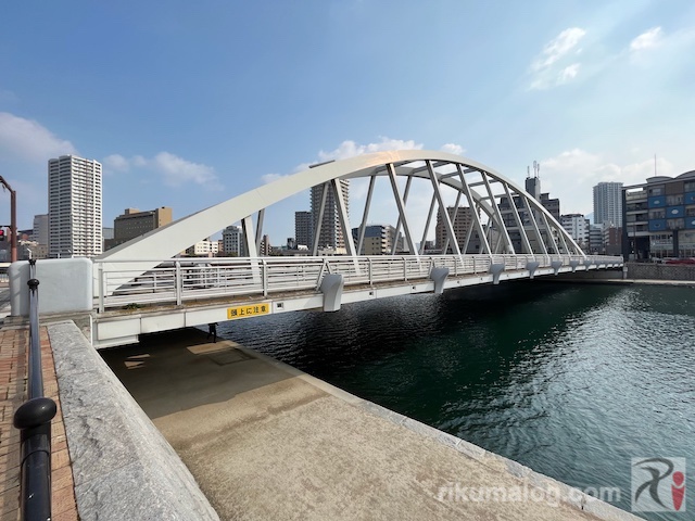南西から眺める紫川橋