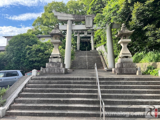 鷹見神社の鳥居と階段