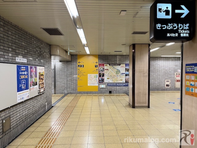 地下鉄空港線・祇園駅の改札前