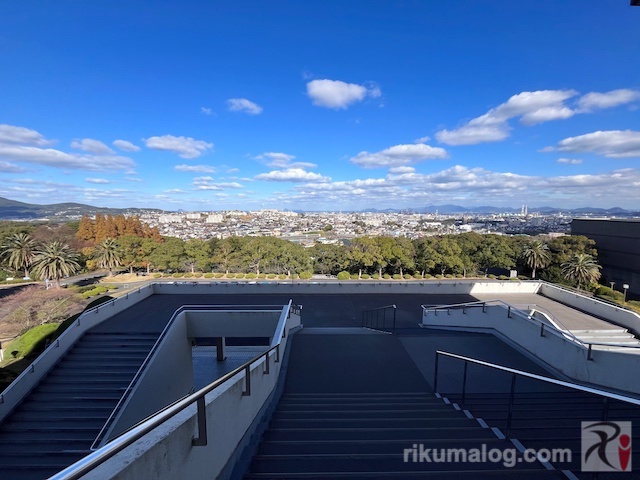 北九州市立美術館の入口前から見える風景