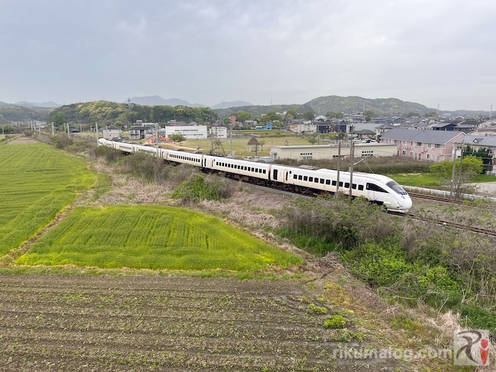 JR鹿児島本線、下り線の特急列車が通過