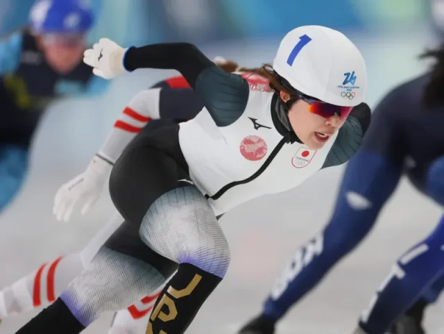 女子マススタート決勝の佐藤綾乃選手