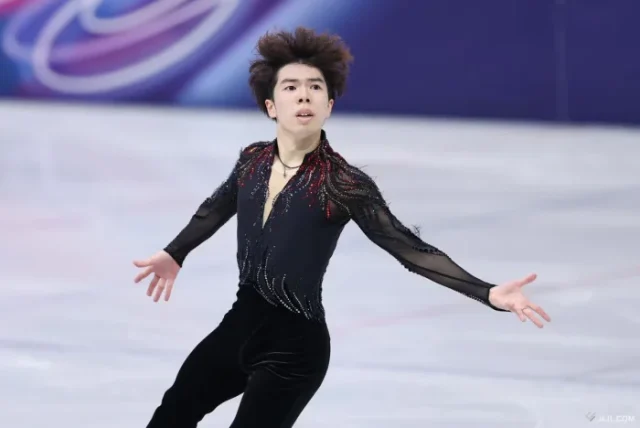 演技する佐藤駿選手