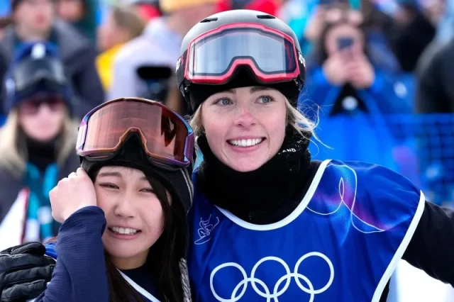 村瀬選手(左)とゾイ選手(右)